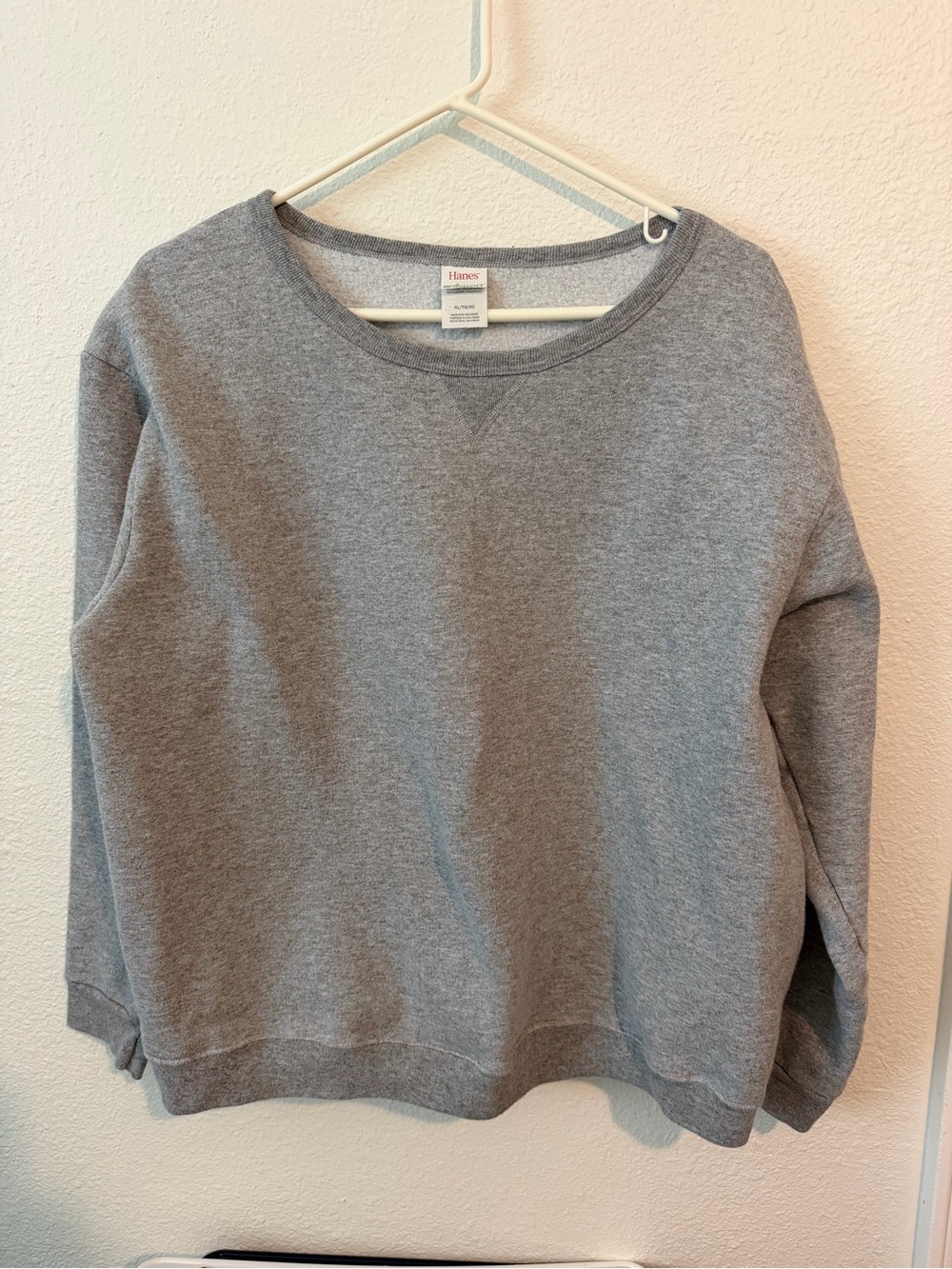 Hanes Women's Crewneck Sweatshirt in Heather Gray
